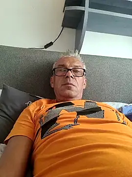 Snapshot of Picolo4111 chatting on September 27, 2025, 6:18 am Picolo4111 online show from September 27, 2025, 6:18 am