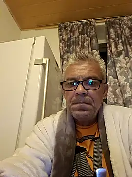 Snapshot of Picolo4111 chatting on September 29, 2025, 2:27 am Picolo4111 online show from September 29, 2025, 2:27 am