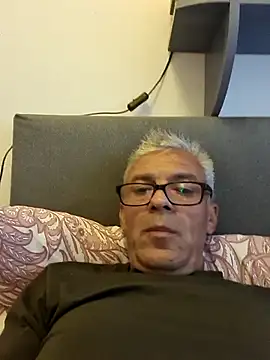 Snapshot of Picolo4111 chatting on October 2, 2025, 4:03 pm Picolo4111 online show from October 2, 2025, 4:03 pm