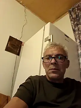 Snapshot of Picolo4111 chatting on October 3, 2025, 5:32 pm Picolo4111 online show from October 3, 2025, 5:32 pm