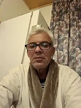 Snapshot of Picolo4111 chatting on October 4, 2025, 5:33 pm Picolo4111 online show from October 4, 2025, 5:33 pm