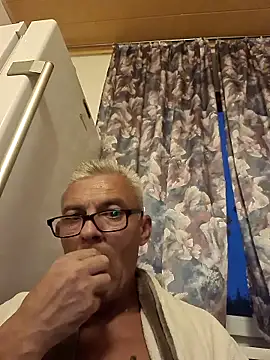 Snapshot of Picolo4111 chatting on October 12, 2025, 4:39 pm Picolo4111 online show from October 12, 2025, 4:39 pm