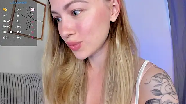 Snapshot of damn_cutie chatting on July 7, 2026, 2:10 pm damn cutie online show from July 7, 2026, 2:10 pm