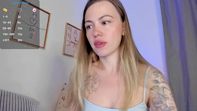 Snapshot of damn_cutie chatting on July 11, 2026, 1:36 pm damn cutie online show from July 11, 2026, 1:36 pm