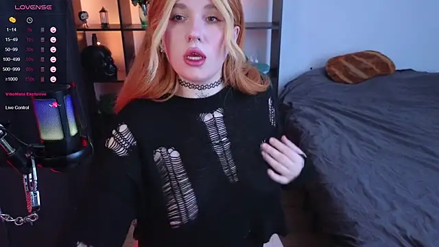 Snapshot of The_Full_Red_Moon chatting on February 17, 2025, 11:23 am The Full Red Moon online show from February 17, 2025, 11:23 am