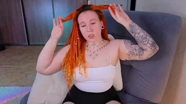 Snapshot of The_Full_Red_Moon chatting on October 10, 2025, 6:12 am The Full Red Moon online show from October 10, 2025, 6:12 am