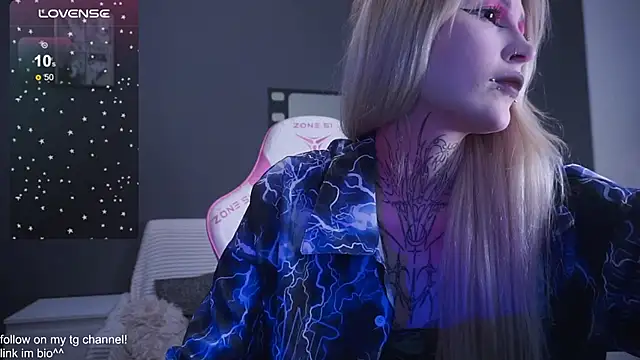 Snapshot of fraulein_mooon chatting on November 16, 2025, 10:59 pm fraulein mooon online show from November 16, 2025, 10:59 pm