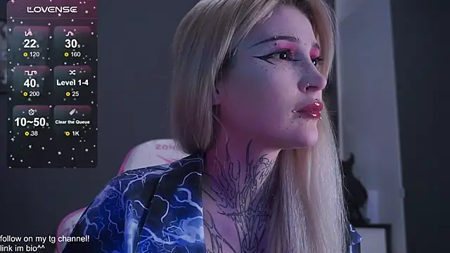 Snapshot of fraulein_mooon chatting on November 18, 2025, 12:16 am fraulein mooon online show from November 18, 2025, 12:16 am