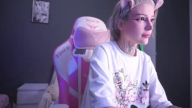 Snapshot of fraulein_mooon chatting on January 8, 2026, 8:22 pm fraulein mooon online show from January 8, 2026, 8:22 pm