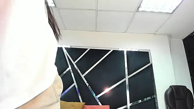Snapshot of Ivanna18_x chatting on October 25, 2025, 3:25 am Ivanna18 x online show from October 25, 2025, 3:25 am