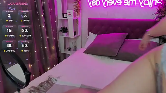 FeralPeach online show from November 13, 2025, 4:33 am