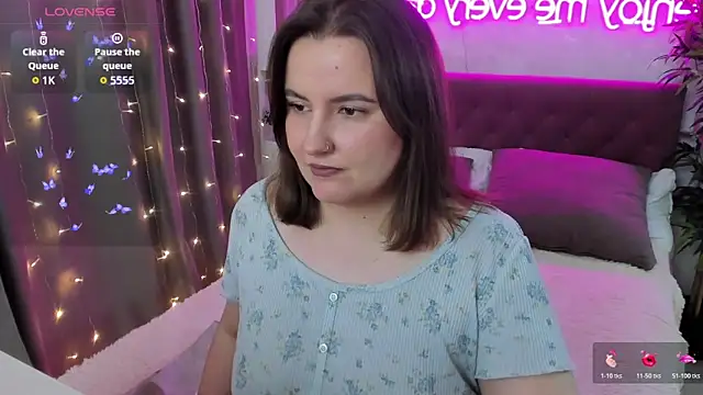 FeralPeach online show from December 14, 2025, 8:52 am