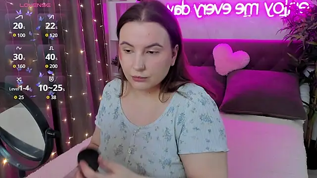 FeralPeach online show from April 4, 2026, 3:49 am