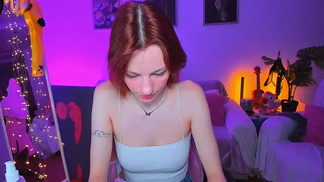 Alyssa Smitt online show from October 9, 2025, 1:47 am