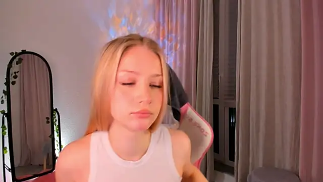 Eva Davi online show from February 24, 2026, 2:42 am