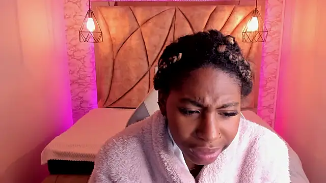 Queen perla  online show from January 30, 2025, 12:06 pm