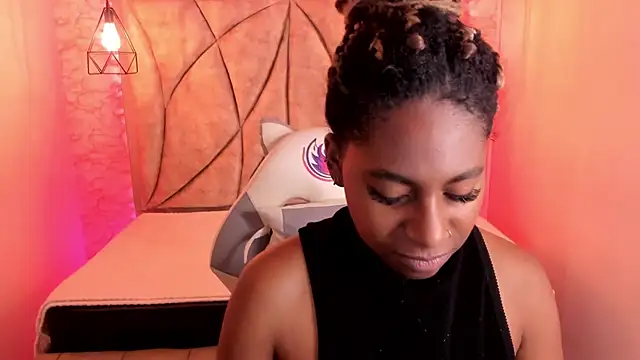 Queen perla  online show from February 6, 2025, 12:37 pm