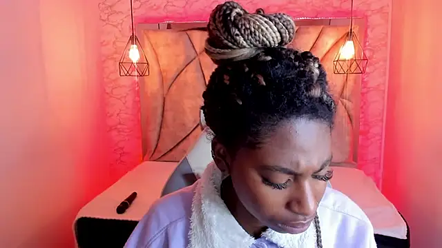 Queen perla  online show from February 8, 2025, 12:28 pm