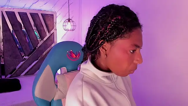 Queen perla  online show from September 24, 2025, 12:30 pm