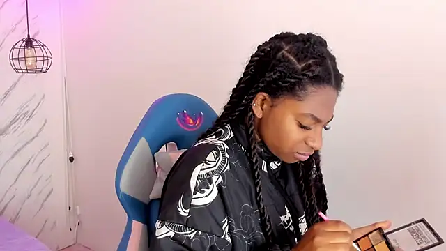 Queen perla  online show from November 11, 2025, 11:32 am