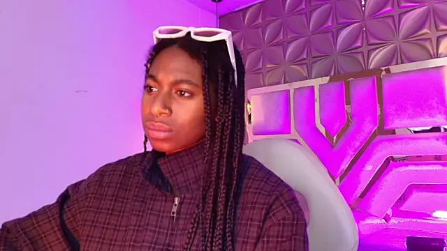 Queen perla  online show from March 14, 2026, 12:10 pm