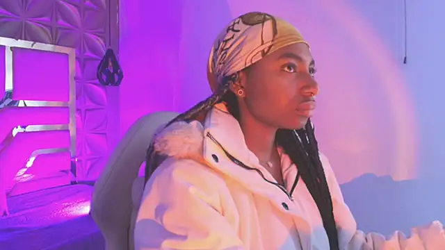 Queen perla  online show from April 3, 2026, 12:03 pm