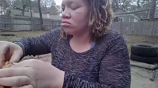 Snapshot of Milfshakecafe chatting on January 5, 2025, 3:23 pm Milfshakecafe online show from January 5, 2025, 3:23 pm