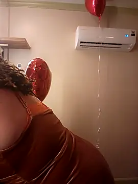 Snapshot of Milfshakecafe chatting on February 15, 2025, 4:14 am Milfshakecafe online show from February 15, 2025, 4:14 am