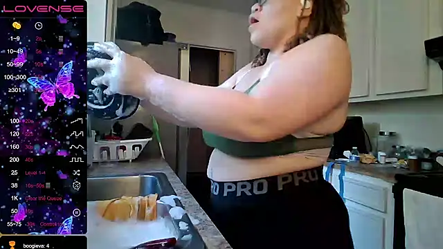 Snapshot of Milfshakecafe chatting on September 19, 2025, 1:23 pm Milfshakecafe online show from September 19, 2025, 1:23 pm