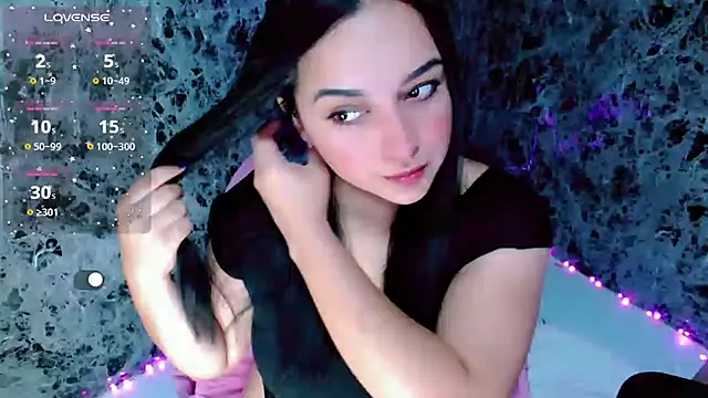 Lanna belle28 online show from December 22, 2025, 2:03 pm