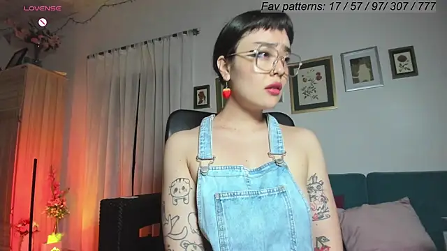 Conlosmichis online show from March 22, 2025, 11:53 pm