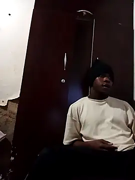 Uncletee112 online show from November 11, 2025, 4:29 pm