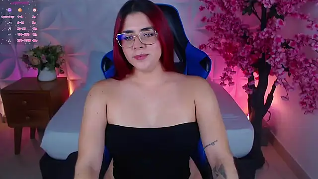 lizowenn  online show from October 29, 2025, 7:26 pm