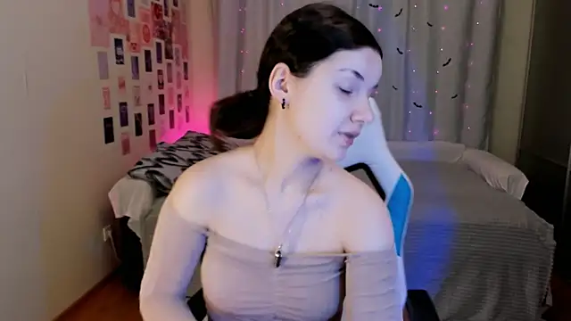 Snapshot of Vanessa_Verona chatting on February 19, 2025, 8:52 pm Vanessa Verona online show from February 19, 2025, 8:52 pm