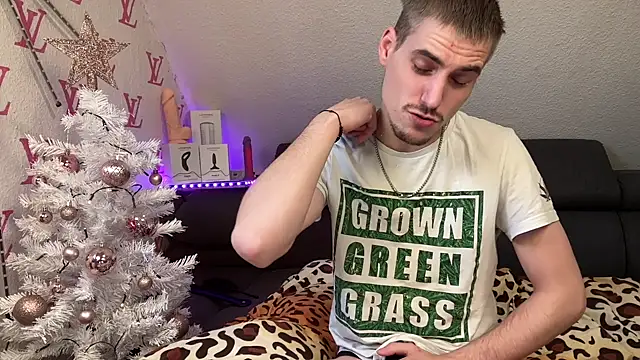 Cookieboy88 online show from November 25, 2025, 12:27 pm