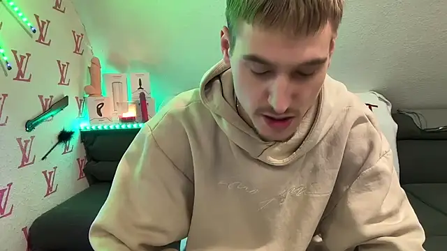 Snapshot of Cookieboy88 chatting on January 19, 2026, 4:33 pm Cookieboy88 online show from January 19, 2026, 4:33 pm