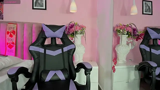 Snapshot of RolyLoren chatting on February 24, 2025, 10:03 pm RolyLoren online show from February 24, 2025, 10:03 pm