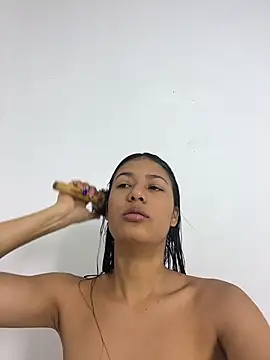 Valentinabaker online show from October 29, 2025, 10:06 am