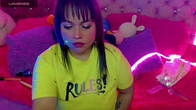 Snapshot of martina_bk chatting on February 5, 2025, 4:16 am martina bk online show from February 5, 2025, 4:16 am