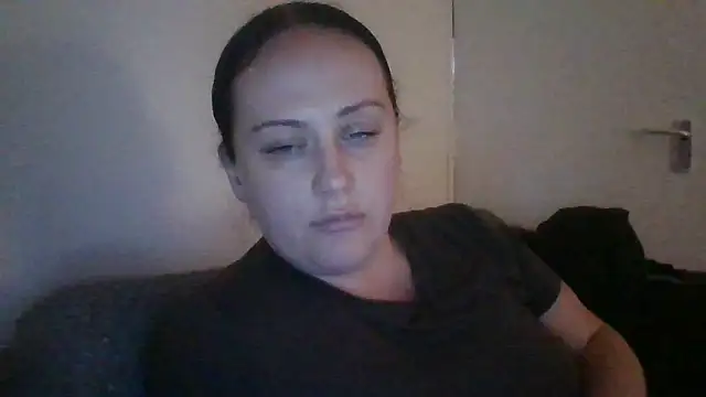 Snapshot of CurvyQueen2023 chatting on October 5, 2025, 7:56 pm CurvyQueen2023 online show from October 5, 2025, 7:56 pm