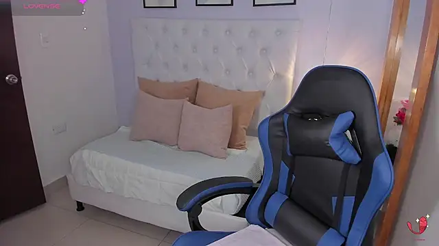 kitty kayo online show from February 11, 2026, 3:33 am