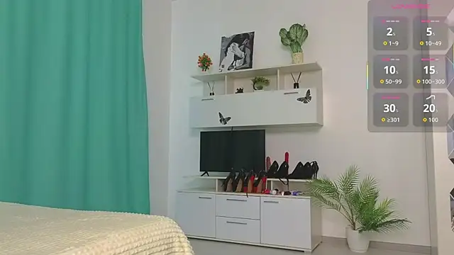 Molliblum online show from May 27, 2026, 2:14 pm