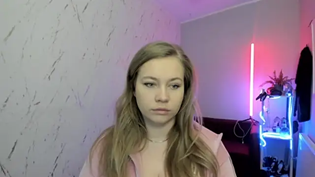 holly xglam online show from January 9, 2026, 8:43 pm