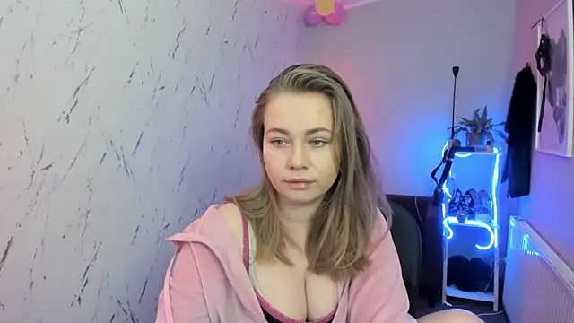 holly xglam online show from February 9, 2026, 8:35 pm