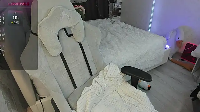 SophiaRyder online show from November 5, 2025, 9:15 pm