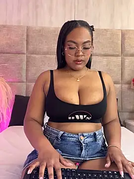 Snapshot of Esmeralda_Duarte chatting on February 9, 2026, 4:05 am Esmeralda Duarte online show from February 9, 2026, 4:05 am