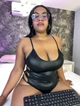 Snapshot of Esmeralda_Duarte chatting on July 12, 2026, 3:41 am Esmeralda Duarte online show from July 12, 2026, 3:41 am