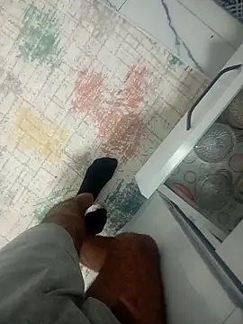 Kurtsikicixh online show from November 5, 2025, 2:44 am