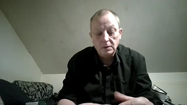 Snapshot of chubbybear2cum chatting on March 4, 2026, 1:55 am chubbybear2cum online show from March 4, 2026, 1:55 am