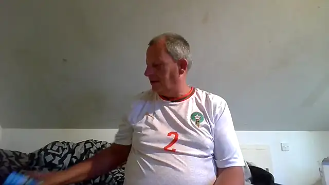 Snapshot of chubbybear2cum chatting on July 27, 2026, 7:10 pm chubbybear2cum online show from July 27, 2026, 7:10 pm